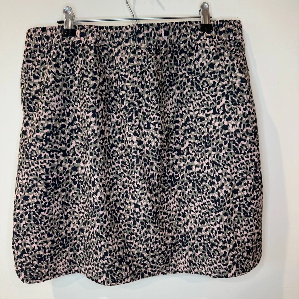 Chico's Zenergy Skort - Black Tan Green Animal Print - Size 1.5 / US 10 - EUC - Picture 1 of 10